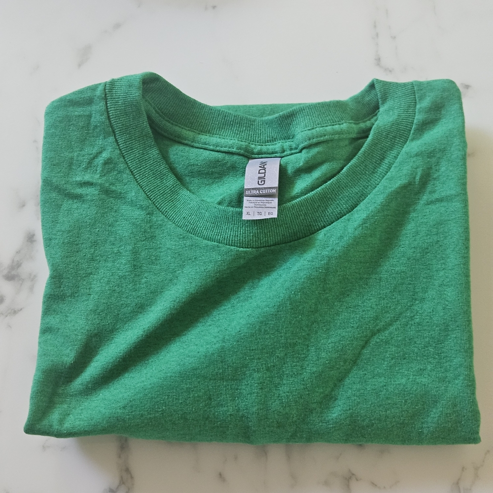Gildan Vibrant Green Crew Neck T Shirt $4 each